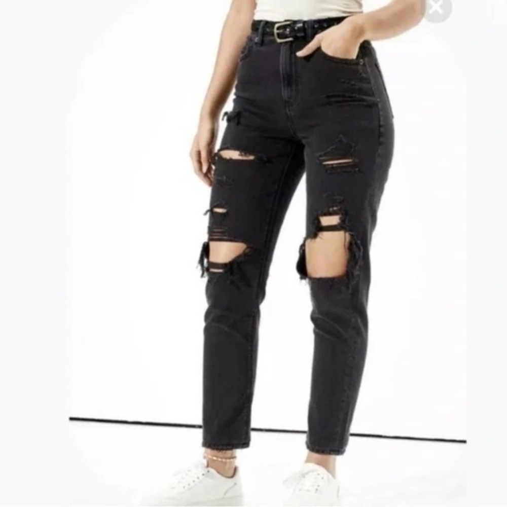 American Eagle strigid mom jeans SIZE 6 short